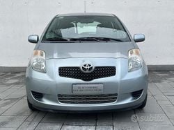 Grigio Usata 2006 Toyota Yaris Sol Tre volumi | 4600 € (Buon prezzo)