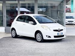 Bianco Usata 2012 Toyota Yaris Tre volumi | 5900 € (Buon prezzo)