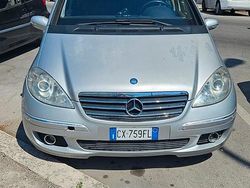 Grigio Usata 2005 Mercedes A180 Tre volumi | 1300 € (Buon prezzo)