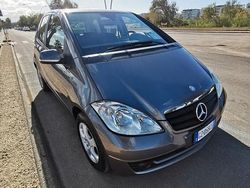 Grigio Usata 2011 Mercedes A180 Elegance Tre volumi | 4490 € (Cara)