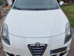Bianco Usata 2012 Alfa Romeo Giulietta Distinctive Tre volumi | 5000 € (Buon prezzo)