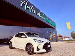 Bianco Usata 2023 Toyota Yaris Tre volumi | 14.500 € (Buon prezzo)