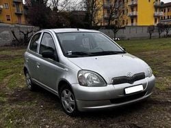 Argento Usata 2001 Toyota Yaris Sol Tre volumi | 1800 € (Buon prezzo)