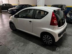 Bianco Usata 2007 Peugeot 107 Due volumi | 2000 €