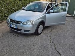 Grigio Usata 2004 Opel Corsa Enjoy Due volumi | 1500 € (Buon prezzo)