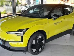 Giallo Usata 2024 Volvo EX30 Plus SUV | 33.700 €