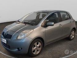 Grigio Usata 2006 Toyota Yaris Sol Tre volumi | 4500 € (Molto cara)