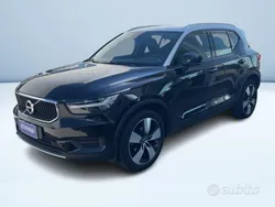 Nero metallizzato Usata 2018 Volvo XC40 Momentum SUV | 24.200 € (Buon prezzo)