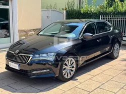 Nero Usata 2021 Skoda Superb Style Due volumi | 20.500 € (Buon prezzo)