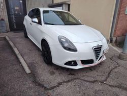 Bianco metallizzato Usata 2012 Alfa Romeo Giulietta Exclusive Tre volumi | 4990 € (Buon prezzo)