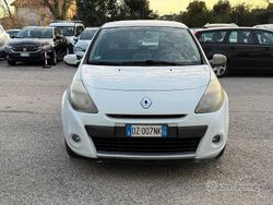Bianco Usata 2010 Renault Clio II Dynamique Tre volumi | 3700 € (Buon prezzo)