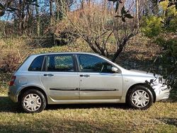 Grigio Usata 2002 Fiat Stilo Tre volumi | 600 €