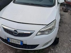 Bianco Usata 2010 Opel Astra Tre volumi | 2300 €