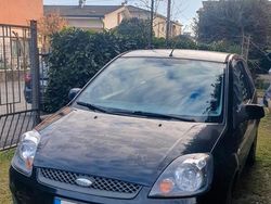 Nero Usata 2008 Ford Fiesta Due volumi | 2600 € (Cara)