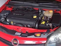 Rosso Usata 2006 Opel Astra GTC Coupé | 2100 € (Buon prezzo)