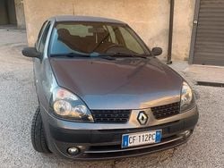 Usata 2003 Renault Clio II Tre volumi | 1000 € (Super prezzo)