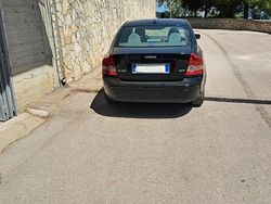 Nero Usata 2004 Volvo S40 Momentum Tre volumi | 2300 € (Ottimo prezzo)