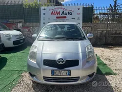 Grigio Usata 2007 Toyota Yaris Tre volumi | 3600 € (Buon prezzo)