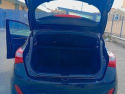 Nero Usata 2013 Hyundai i30 Tre volumi | 4900 €