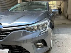 Grigio Usata 2021 Renault Clio V Zen Tre volumi | 16.500 € (Cara)