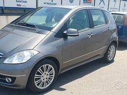 Usata 2011 Mercedes A160 Avantgarde Due volumi | 5400 € (Buon prezzo)