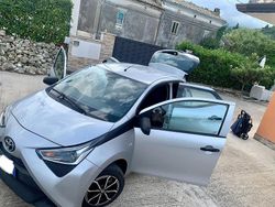 Grigio Usata 2021 Toyota Aygo Due volumi | 10.900 € (Buon prezzo)