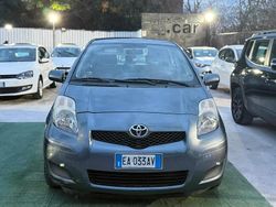 Grigio Usata 2010 Toyota Yaris Tre volumi | 4499 € (Buon prezzo)