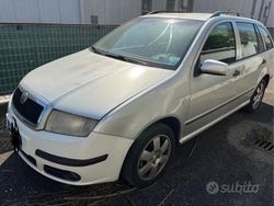 Grigio Usata 2005 Skoda Fabia Due volumi | 2900 € (Ottimo prezzo)