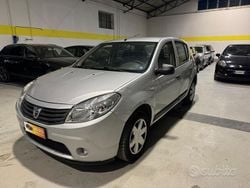 Argento Usata 2012 Dacia Sandero Tre volumi | 1750 € (Buon prezzo)