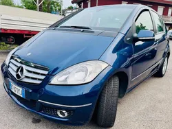 Blu Usata 2009 Mercedes A150 Avantgarde Tre volumi | 4500 € (Buon prezzo)