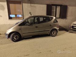 Grigio Usata 2004 Mercedes A200 Tre volumi | 600 €