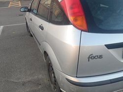 Grigio Usata 2004 Ford Focus Due volumi | 300 € (Super prezzo)