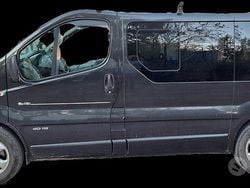 Nero Usata 2011 Renault Trafic Black Edition Furgone | 10.500 € (Cara)