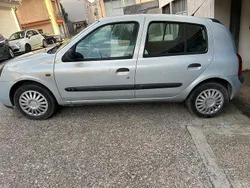 Usata 2003 Renault Clio II Tre volumi | 800 € (Buon prezzo)
