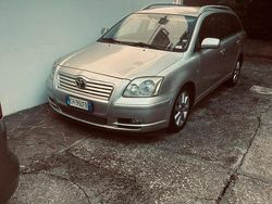Grigio Usata 2003 Toyota Avensis Tre volumi | 2000 € (Cara)