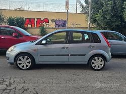 Blu Usata 2006 Ford Fiesta Ghia Due volumi | 3000 € (Buon prezzo)