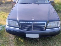 Usata 1994 Mercedes C180 Elegance Tre volumi | 1400 €