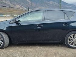 Blu/azzurro Usata 2017 Toyota Auris Lounge Tre volumi | 11.500 € (Molto cara)