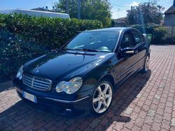 Usata 2007 Mercedes C220 Sport Edition Tre volumi | 4000 €