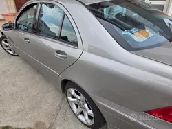 Usata 2007 Mercedes C220 Sport Edition Tre volumi | 4500 €