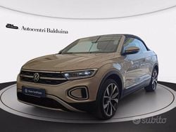 Ivory silver metalizzato/nero Usata 2024 VW T-Roc Style SUV | 32.500 € (Molto cara)
