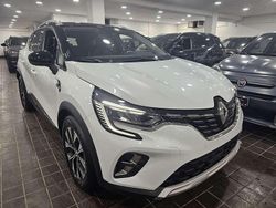 Metallic white pearl Usata 2023 Renault Captur Techno SUV | 22.490 € (Molto cara)