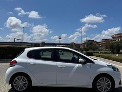 Usata 2018 Peugeot 208 Due volumi | 7799 € (Ottimo prezzo)