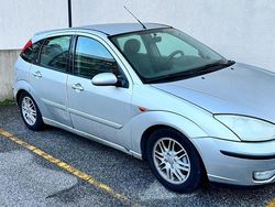 Grigio Usata 2003 Ford Focus Ghia Tre volumi | 1500 € (Buon prezzo)
