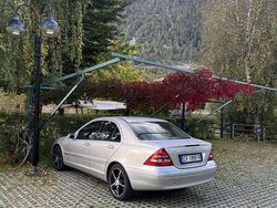 Usata 2004 Mercedes C220 Elegance Tre volumi | 4800 € (Molto cara)