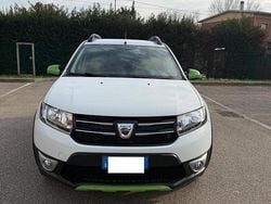 Bianco Usata 2016 Dacia Sandero Stepway Tre volumi | 7300 € (Buon prezzo)