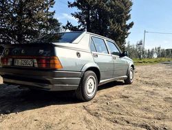 Verde Usata 1987 Alfa Romeo 75 Tre volumi | 13.000 €