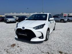 Super white Usata 2022 Toyota Yaris Active Tre volumi | 15.800 € (Buon prezzo)