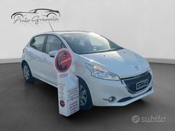 Bianco Usata 2014 Peugeot 208 Allure Due volumi | 5490 € (Buon prezzo)