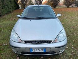 Argento Usata 2003 Ford Focus Ambiente Tre volumi | 1800 € (Buon prezzo)